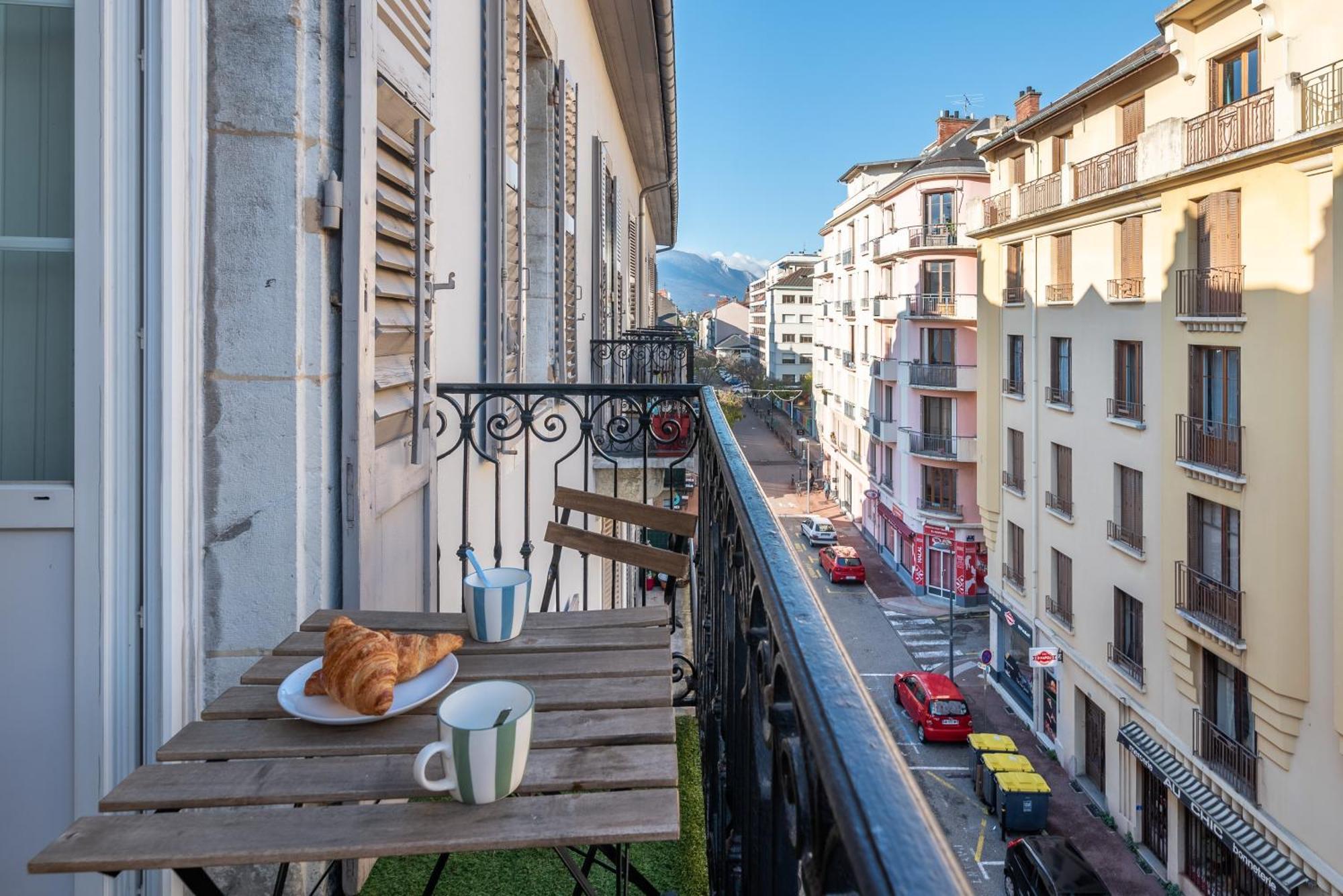 Appartement Spacieux Et Chaleureux Coeur De Ville Шамбери Экстерьер фото